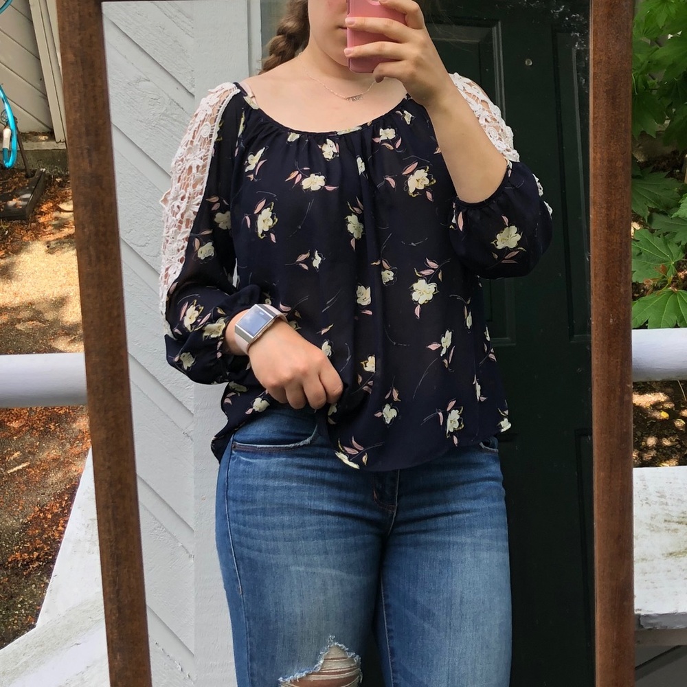 Cold Shoulder Lace Sleeve Flower Blouse